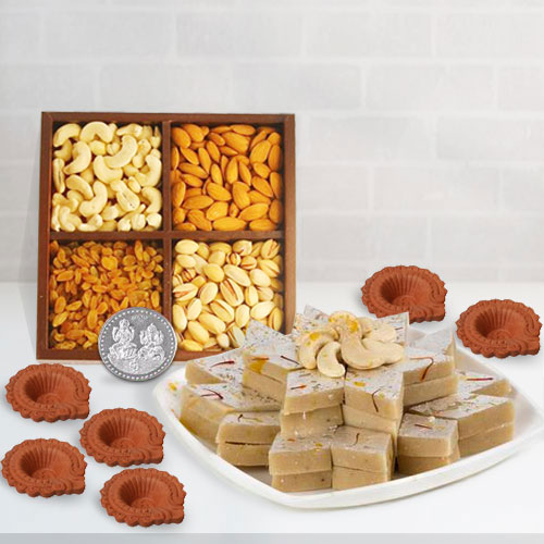 Delicious Kaju Katli N Dry Fruits Gift Hamper for Diwali