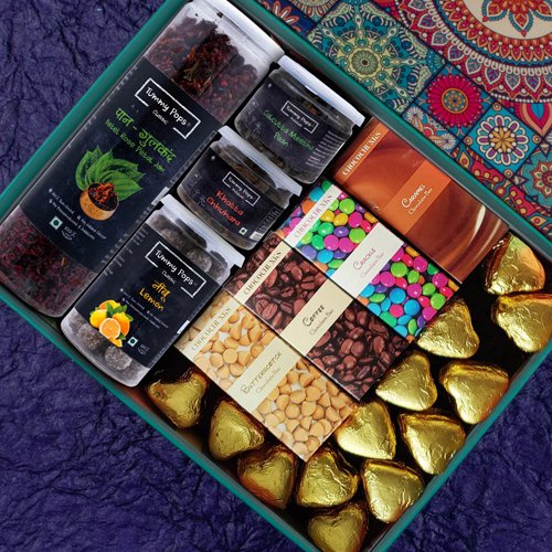 Exotic Treats of Assorted Mukhwas with Chocolates N Hearty Caramel Bytes