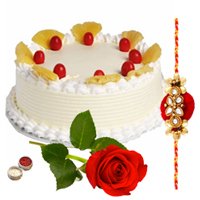 Mind Blowing Eggless Cake Teamed with Rose in Red