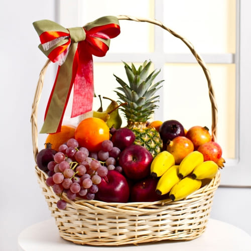 Delicious Fresh Fruits Gift Basket