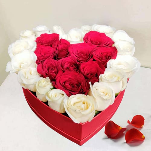 Artistic Display of White N Red Roses in Heart Box