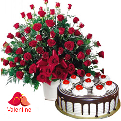 MidNight Delivery ::Dutch Red Roses with  Black Forest Cake